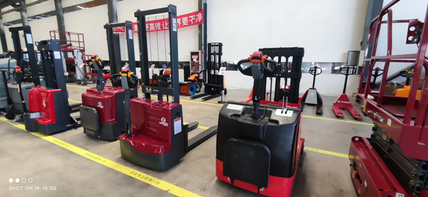 當你使用在電動(dòng)叉車(chē)時(shí)應注意什么