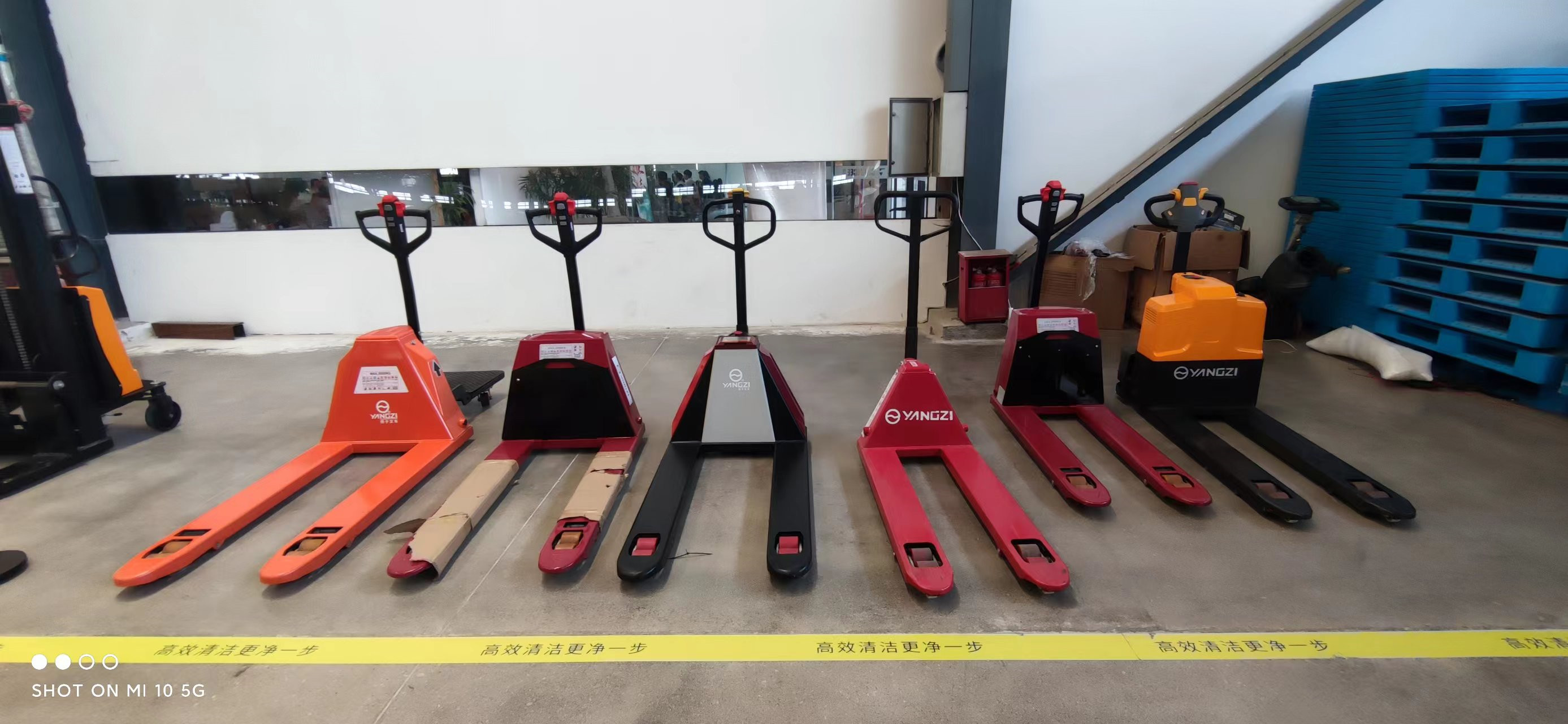 縮短電動(dòng)叉車(chē)廠(chǎng)家電池使用壽命六種錯誤操作
